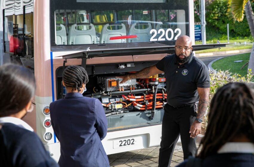  Students Receive Presentation on Electric Buses   