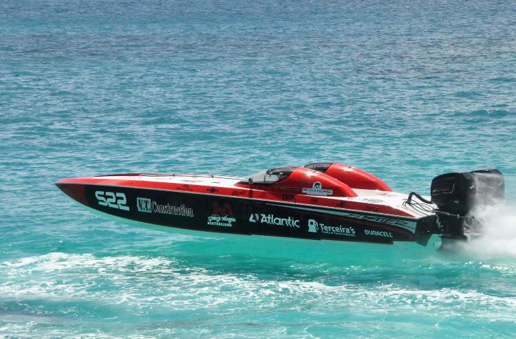  Henry Talbot and Andrew Cottingham Take Line Honors in Round The Island Powerboat Race