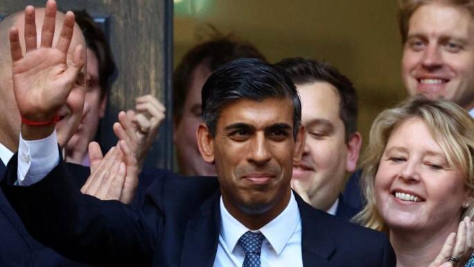  Rishi Sunak to become first British Asian PM as Penny Mordaunt bows out