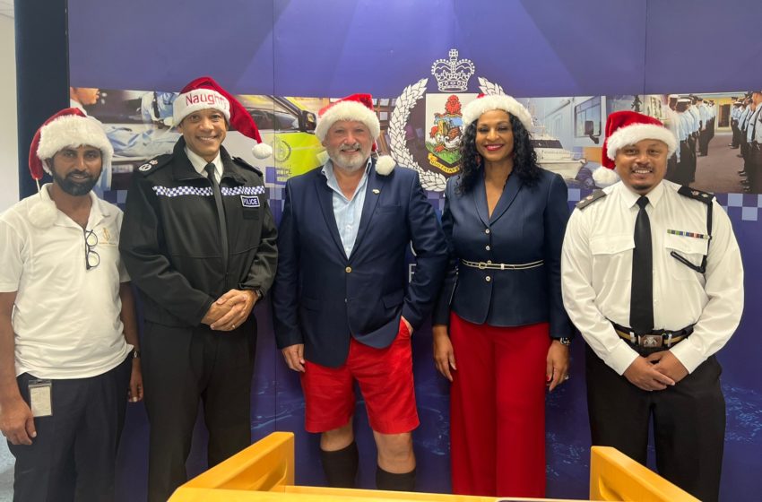  Hamilton Princess Delivers Christmas Dinners To Police & Fire Personnel