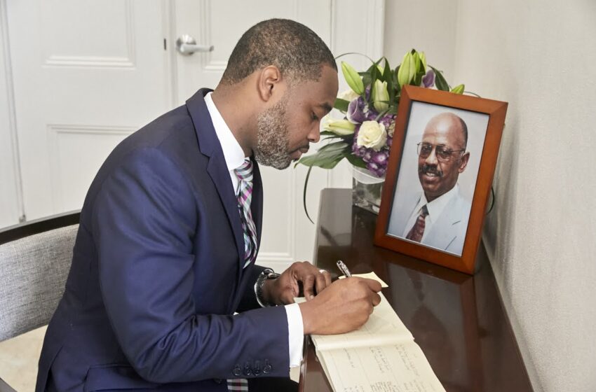  Premier David Burt signed the Condolence Book