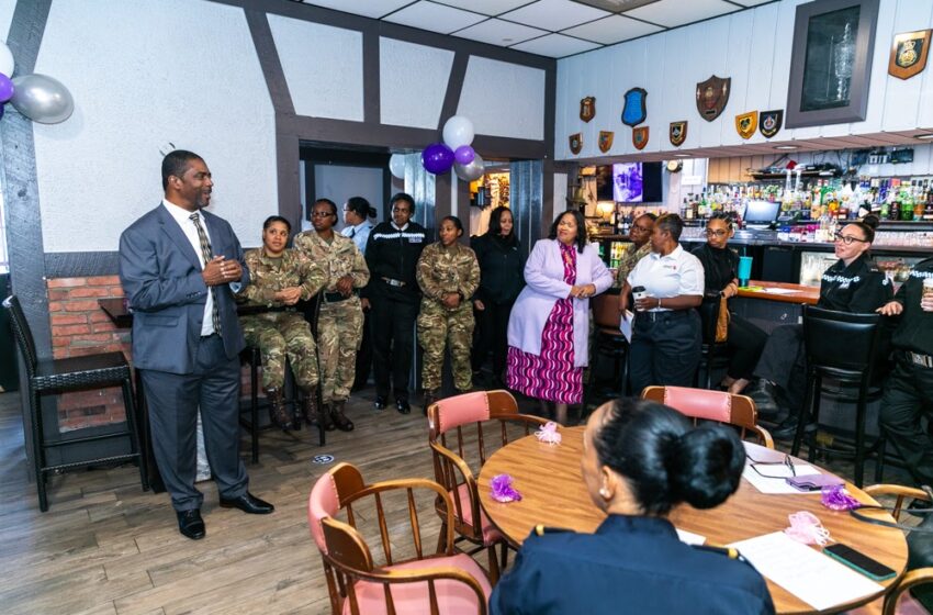  Minister Weeks Commends Women of Uniformed Services for Their Outstanding Contributions