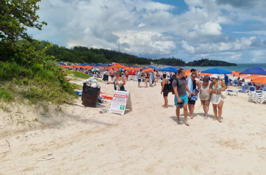  Beach fest attracts thousands to Horsehoe Bay Live