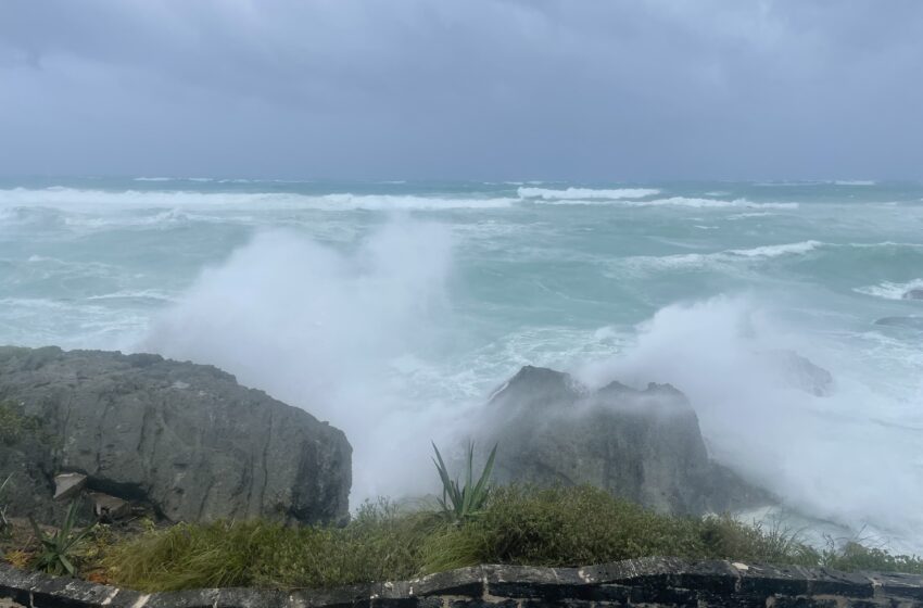  Hurricane Lee Approaches Bermuda with High Winds and Seas