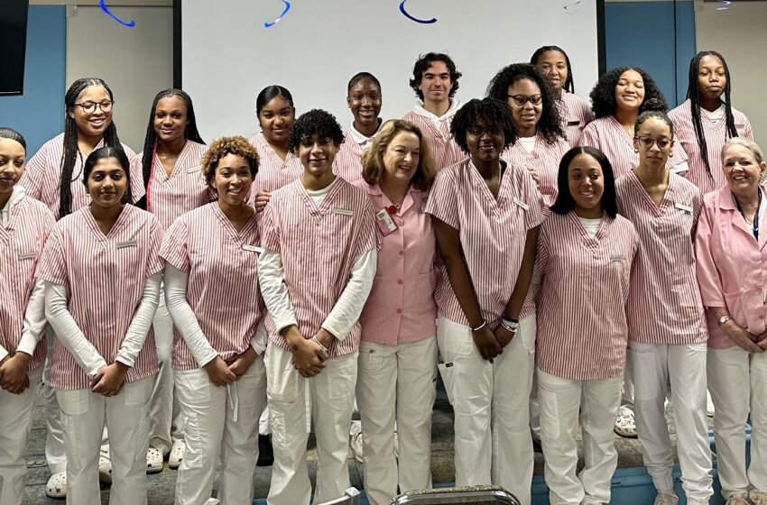  Hospitals Auxiliary of Bermuda Awards 75 Candy Stripers