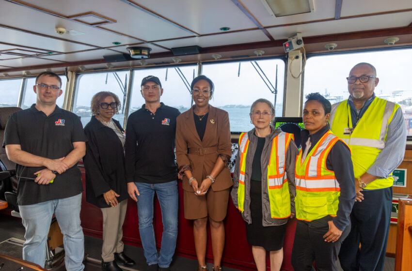  Minister Lightbourne tours Meyer cargo operations